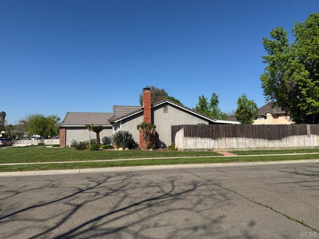 164 Cantebury Drive, Lemoore, CA 93245