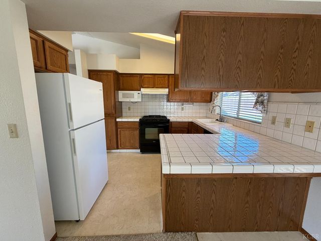 164 Cantebury Drive, Lemoore, CA 93245