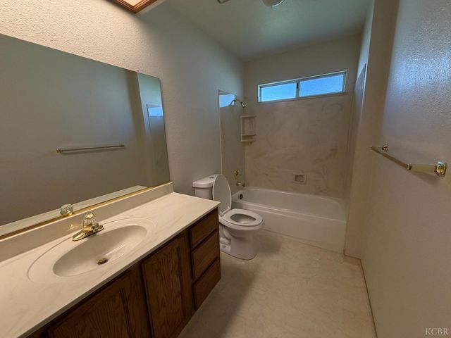 164 Cantebury Drive, Lemoore, CA 93245