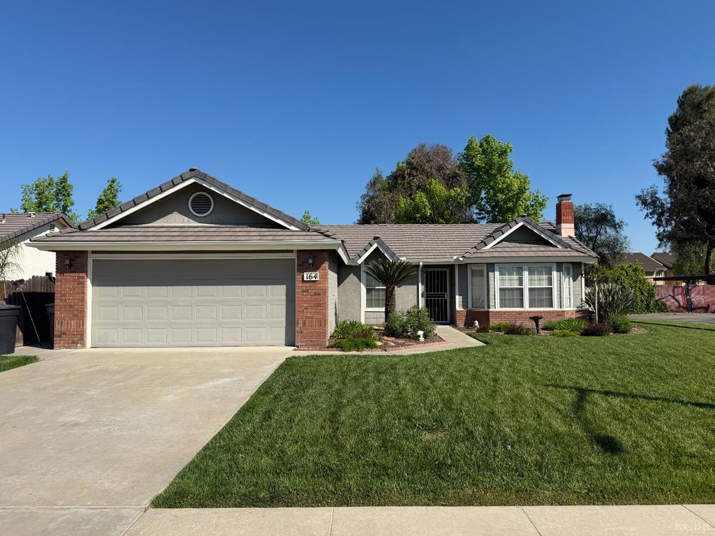 164 Cantebury Drive, Lemoore, CA 93245