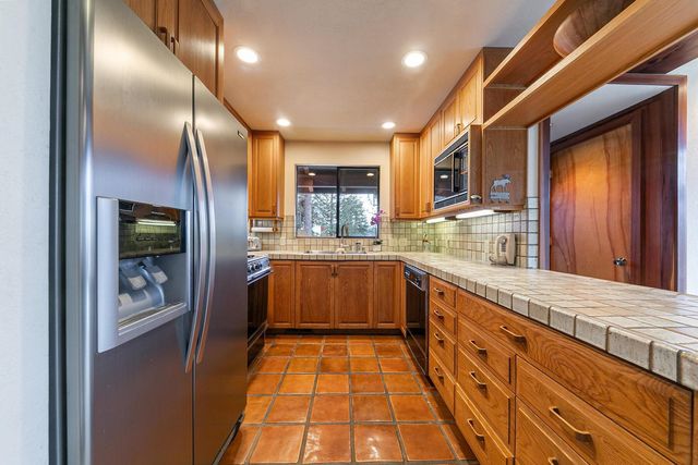 10211 Thomas Drive, Truckee, CA 96161