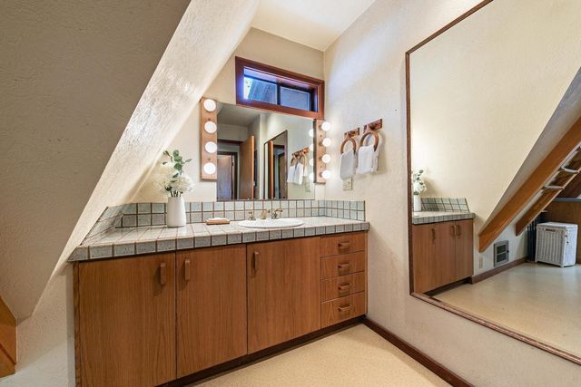 10211 Thomas Drive, Truckee, CA 96161