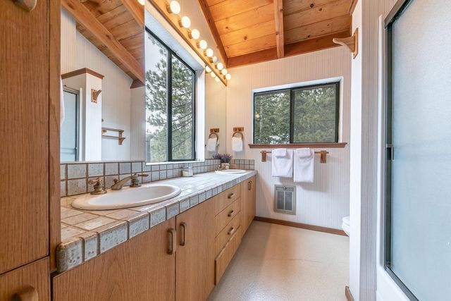 10211 Thomas Drive, Truckee, CA 96161