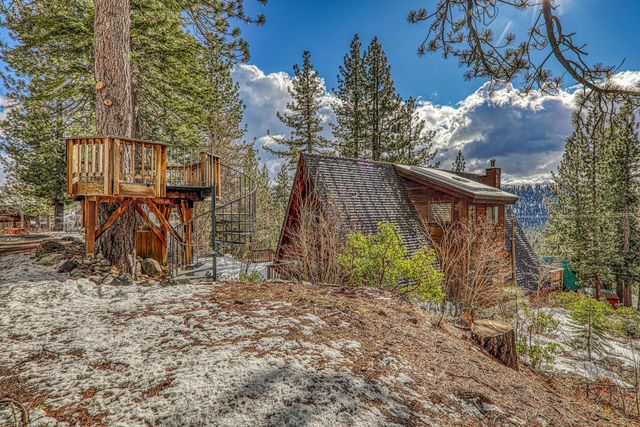 10211 Thomas Drive, Truckee, CA 96161