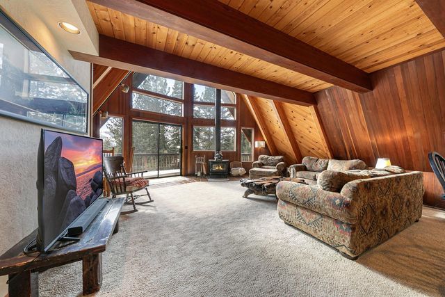 10211 Thomas Drive, Truckee, CA 96161