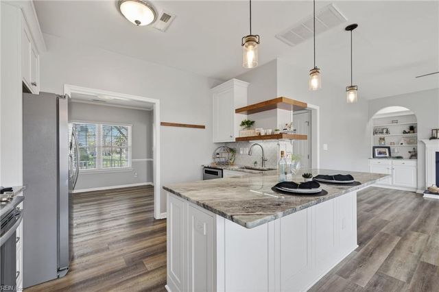 2452 Lewis DR, Virginia Beach, VA 23454