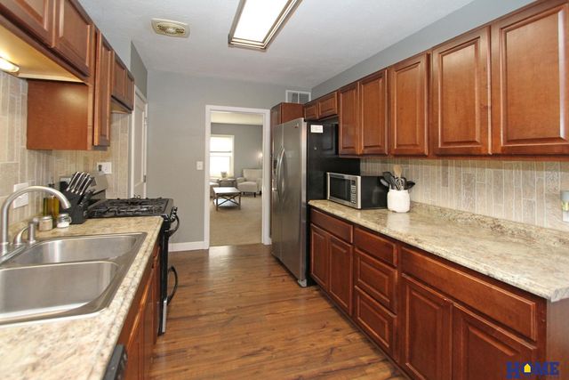 711 S 44th Street, Lincoln, NE 68510