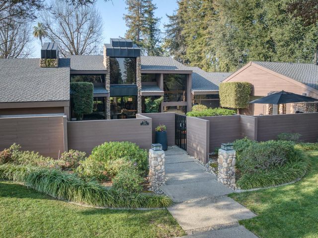 7621 N Laguna Vista Avenue, Fresno, CA 93711