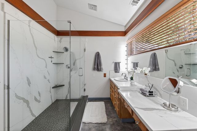 7621 N Laguna Vista Avenue, Fresno, CA 93711