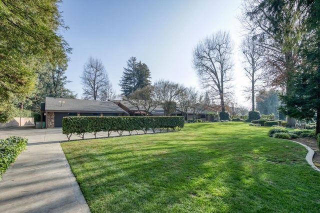 7621 N Laguna Vista Avenue, Fresno, CA 93711