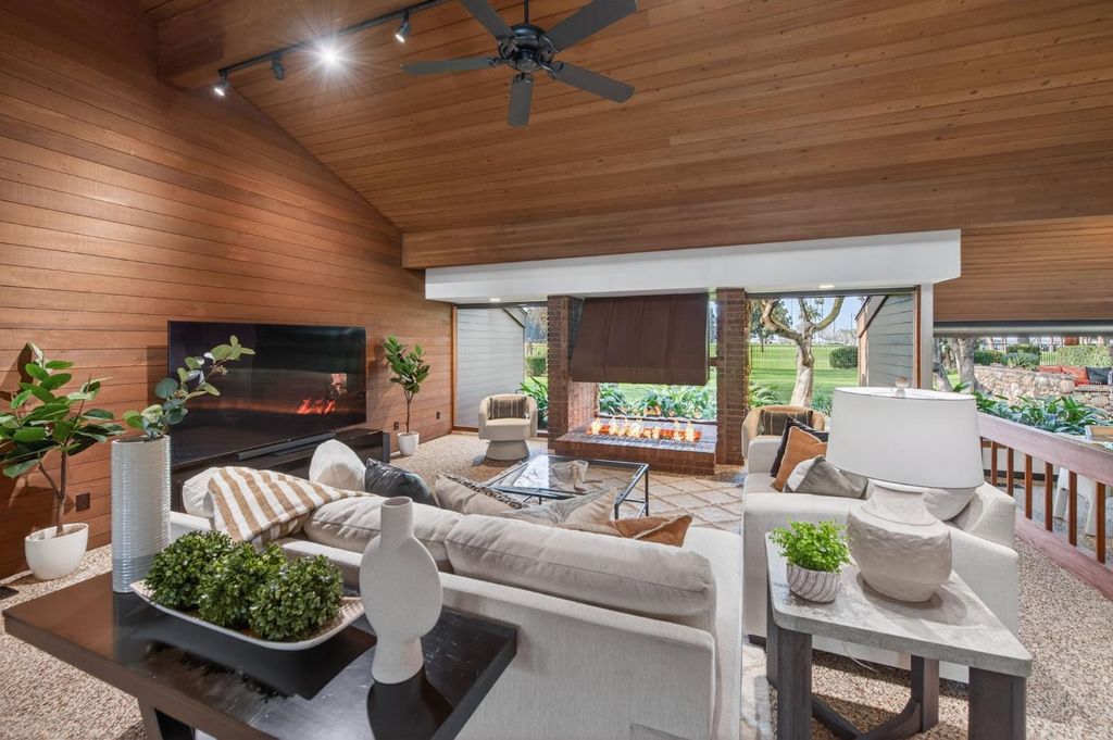 Image 19 of property listing at 7621 N Laguna Vista Avenue, Fresno, CA 93711