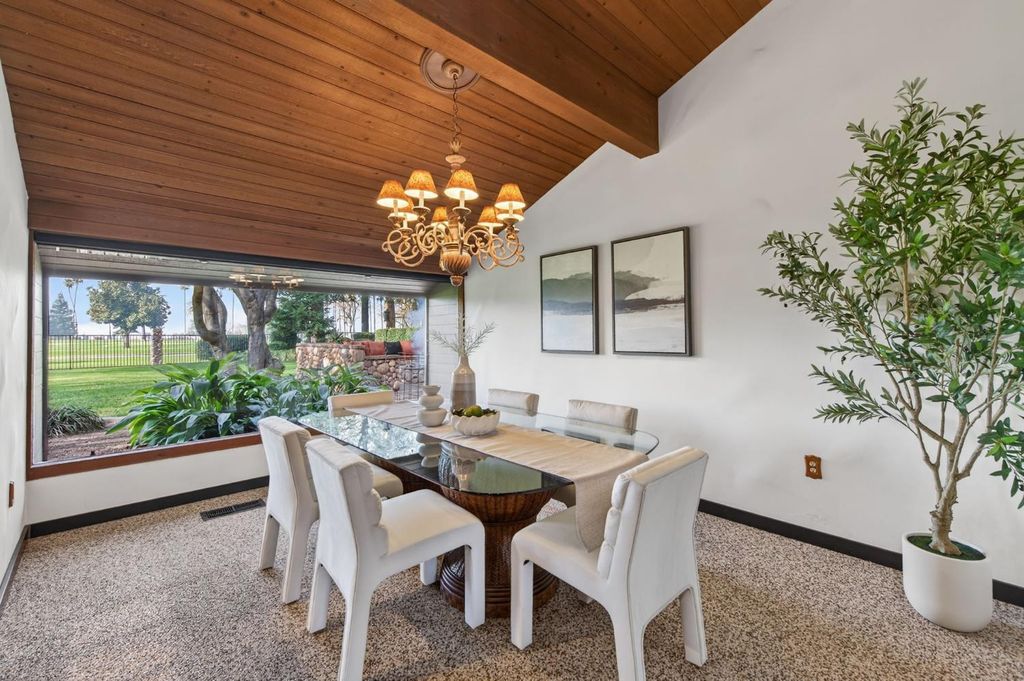 Image 21 of property listing at 7621 N Laguna Vista Avenue, Fresno, CA 93711