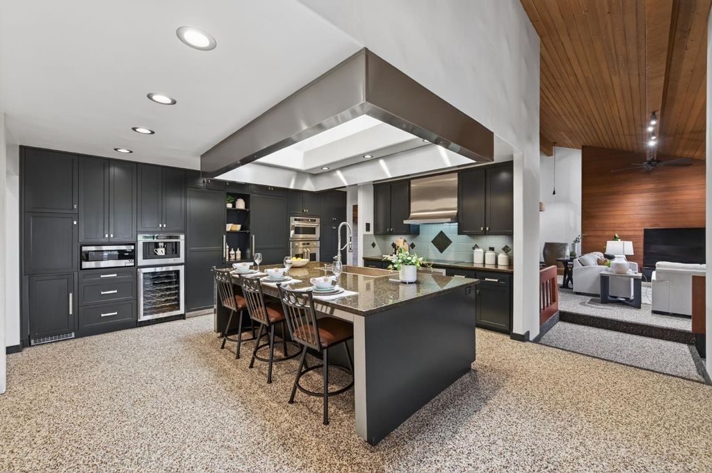 Image 33 of property listing at 7621 N Laguna Vista Avenue, Fresno, CA 93711