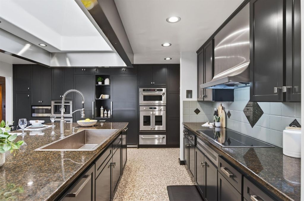 Image 34 of property listing at 7621 N Laguna Vista Avenue, Fresno, CA 93711