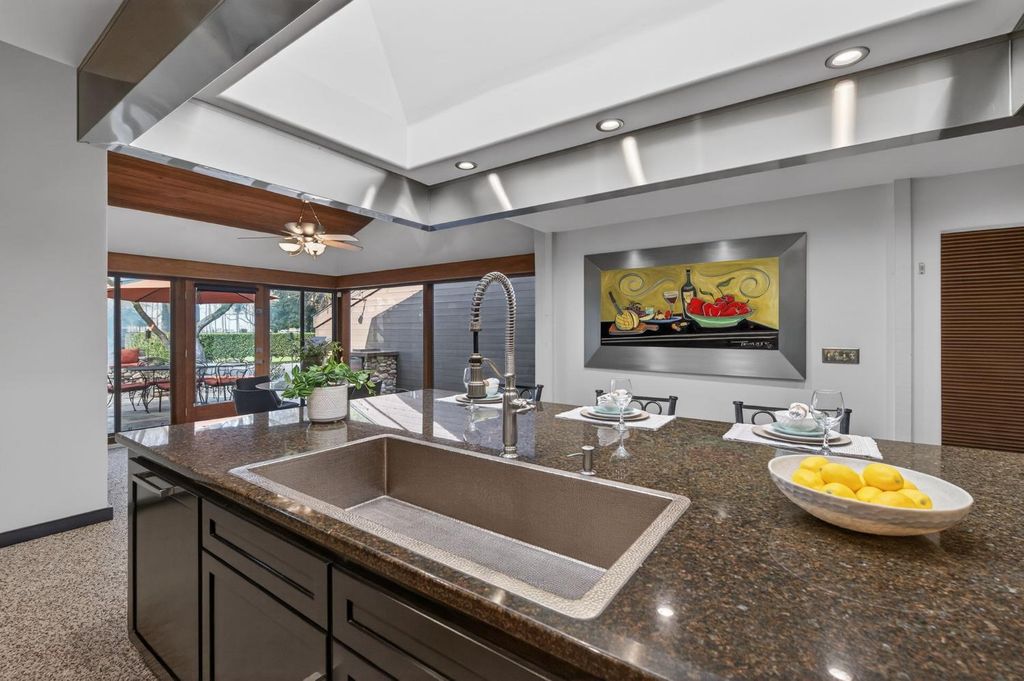 Image 37 of property listing at 7621 N Laguna Vista Avenue, Fresno, CA 93711