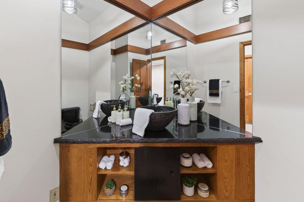 Image 50 of property listing at 7621 N Laguna Vista Avenue, Fresno, CA 93711