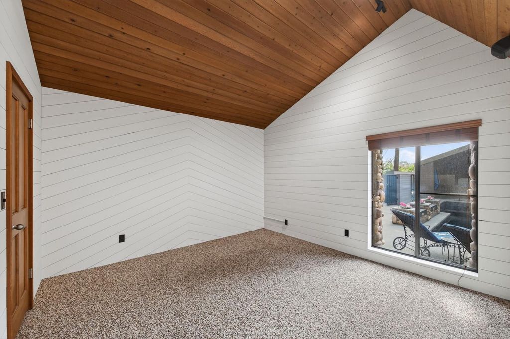 Image 54 of property listing at 7621 N Laguna Vista Avenue, Fresno, CA 93711