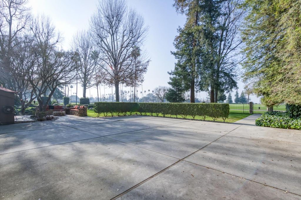 Image 68 of property listing at 7621 N Laguna Vista Avenue, Fresno, CA 93711