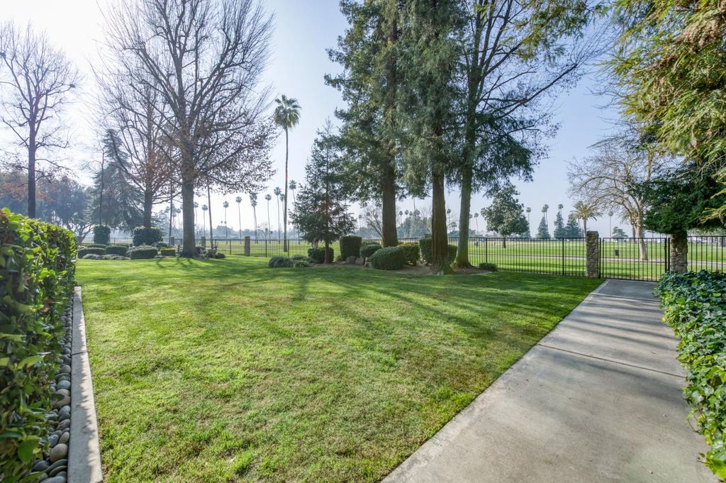 Image 69 of property listing at 7621 N Laguna Vista Avenue, Fresno, CA 93711