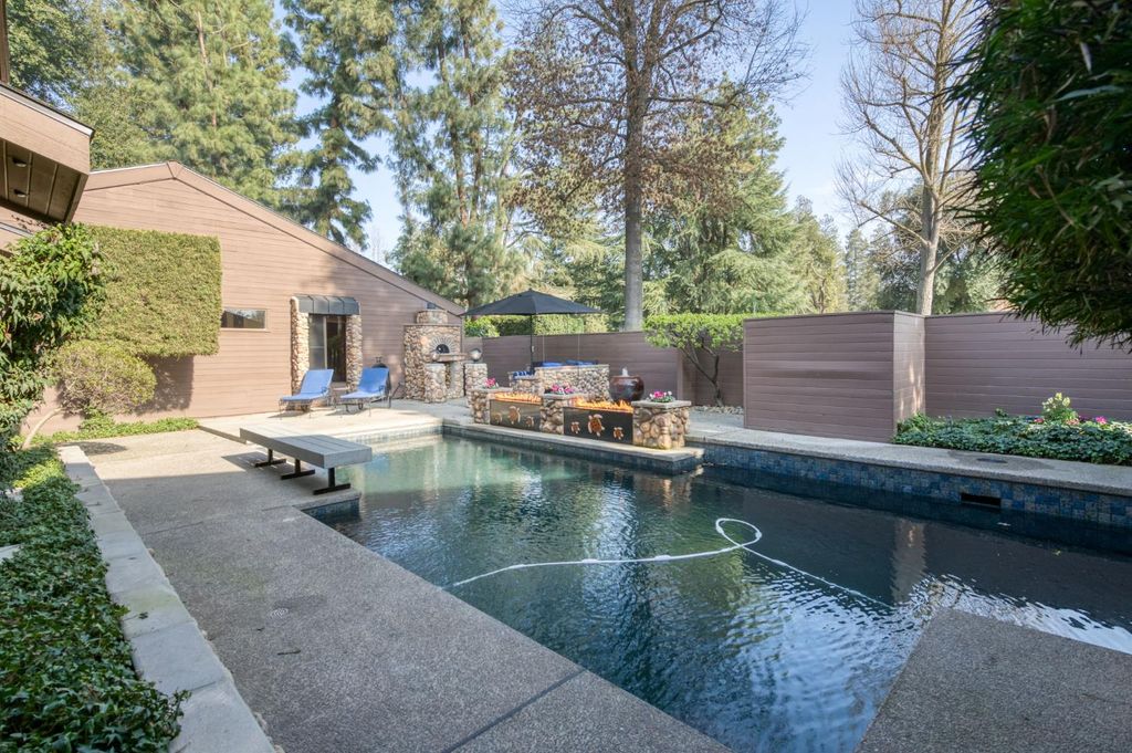 Image 7 of property listing at 7621 N Laguna Vista Avenue, Fresno, CA 93711