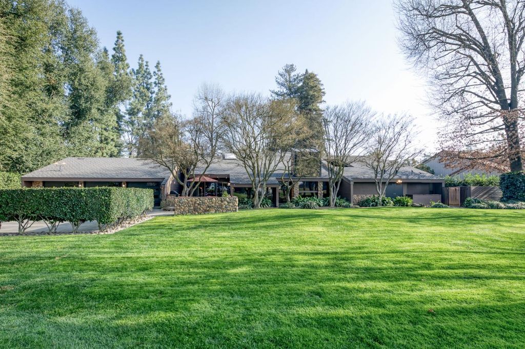 Image 71 of property listing at 7621 N Laguna Vista Avenue, Fresno, CA 93711