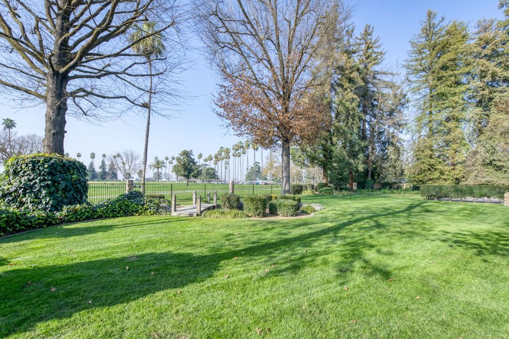 Image 73 of property listing at 7621 N Laguna Vista Avenue, Fresno, CA 93711