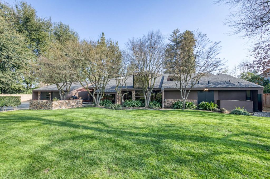 Image 75 of property listing at 7621 N Laguna Vista Avenue, Fresno, CA 93711