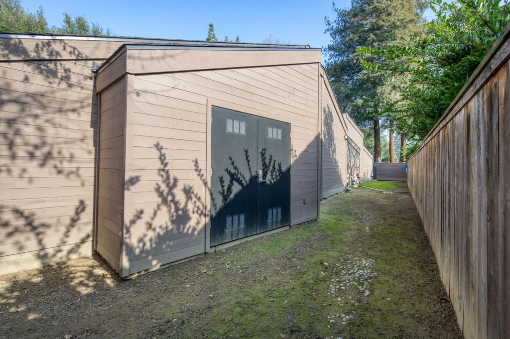 Image 76 of property listing at 7621 N Laguna Vista Avenue, Fresno, CA 93711