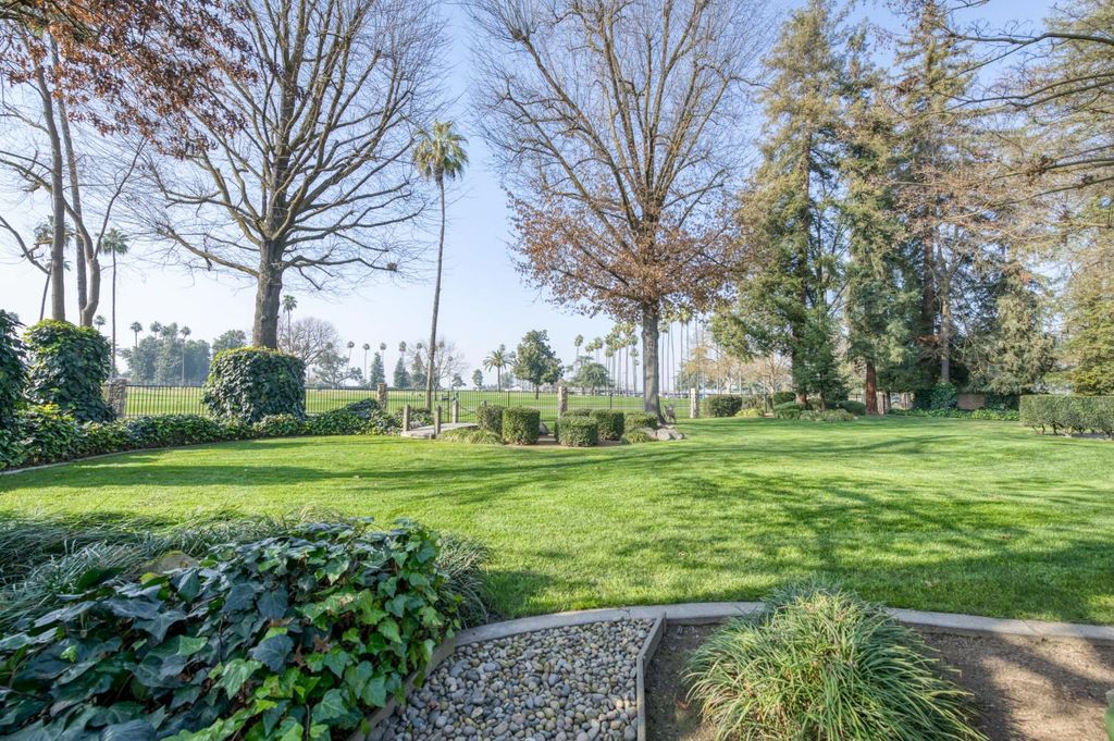 Image 77 of property listing at 7621 N Laguna Vista Avenue, Fresno, CA 93711