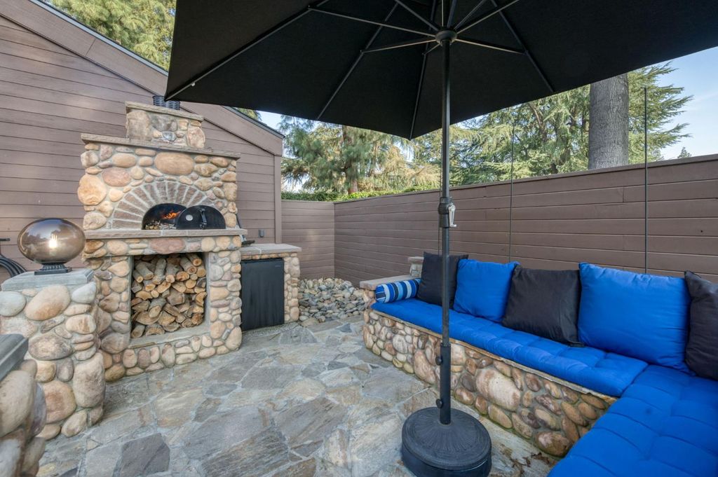 Image 8 of property listing at 7621 N Laguna Vista Avenue, Fresno, CA 93711