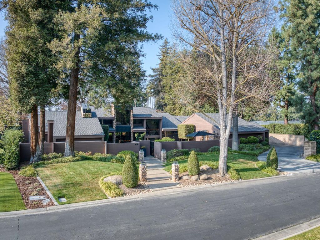 Image 80 of property listing at 7621 N Laguna Vista Avenue, Fresno, CA 93711