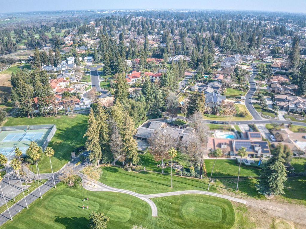 Image 84 of property listing at 7621 N Laguna Vista Avenue, Fresno, CA 93711