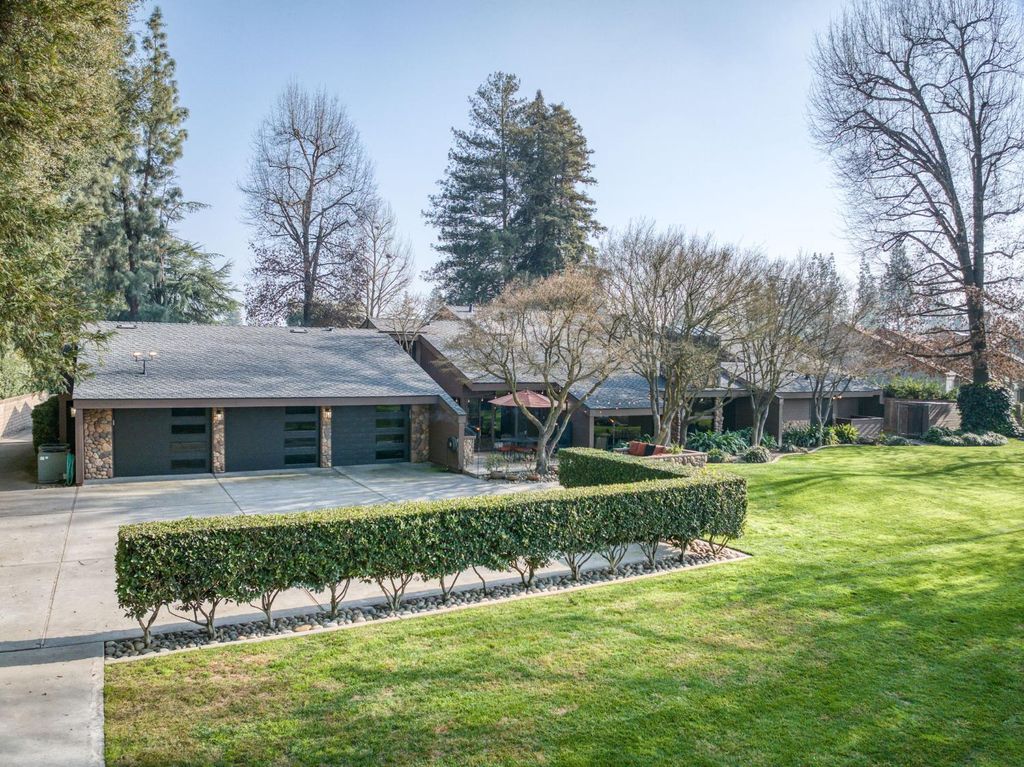 Image 87 of property listing at 7621 N Laguna Vista Avenue, Fresno, CA 93711