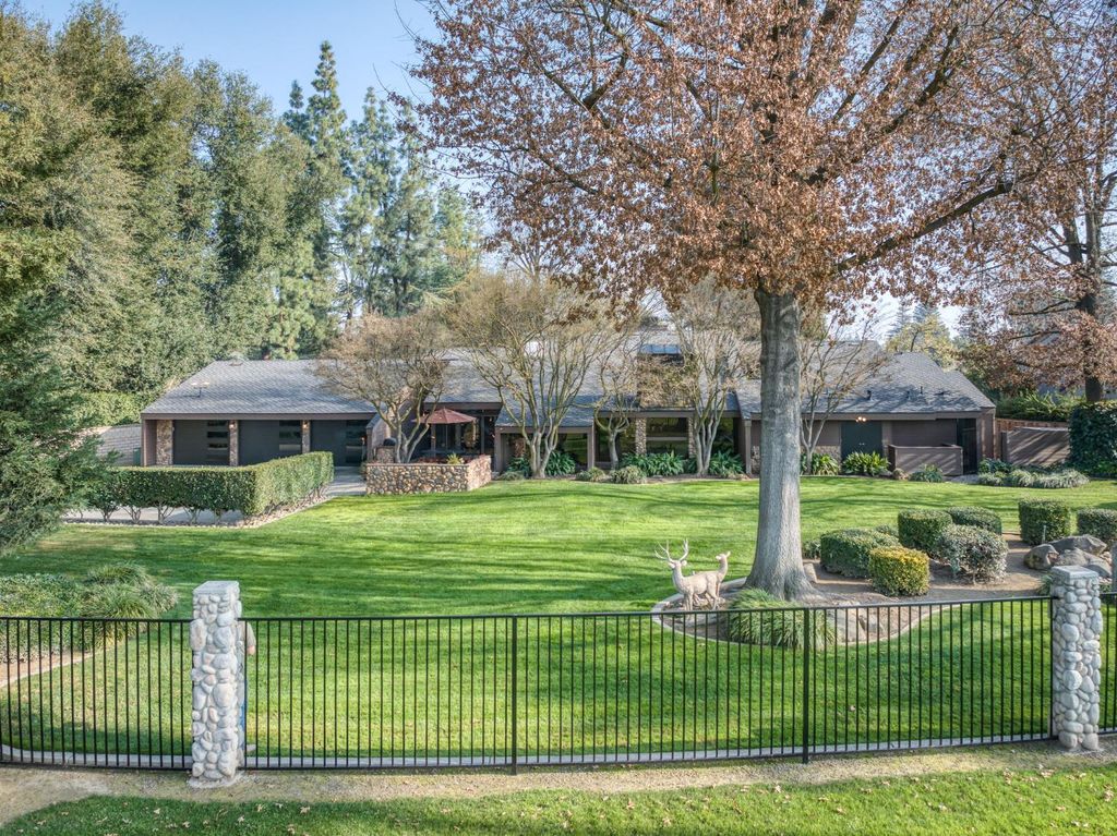 Image 88 of property listing at 7621 N Laguna Vista Avenue, Fresno, CA 93711