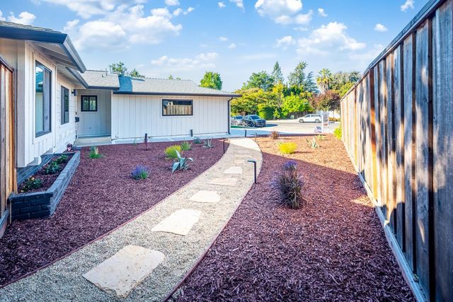 816 Christopher Court, Santa Clara, CA 95051
