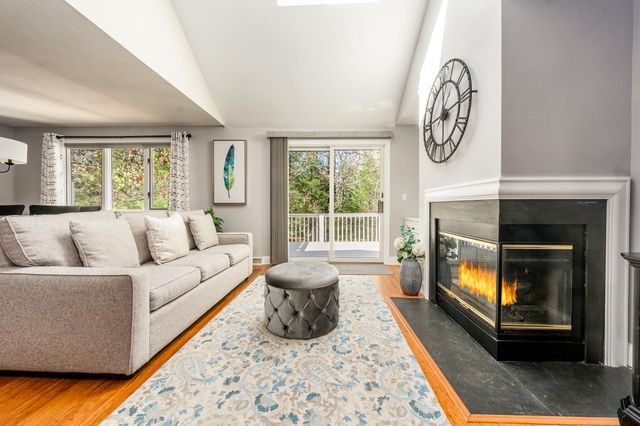 21 Rolling Green Lane, Mashpee, MA 02649