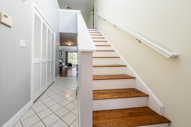 21 Rolling Green Lane, Mashpee, MA 02649
