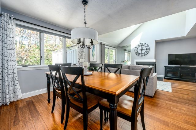 21 Rolling Green Lane, Mashpee, MA 02649