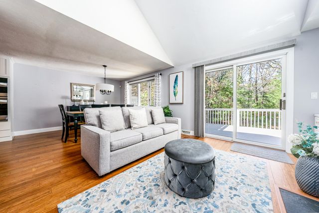 21 Rolling Green Lane, Mashpee, MA 02649