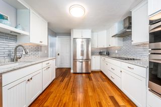 21 Rolling Green Lane, Mashpee, MA 02649
