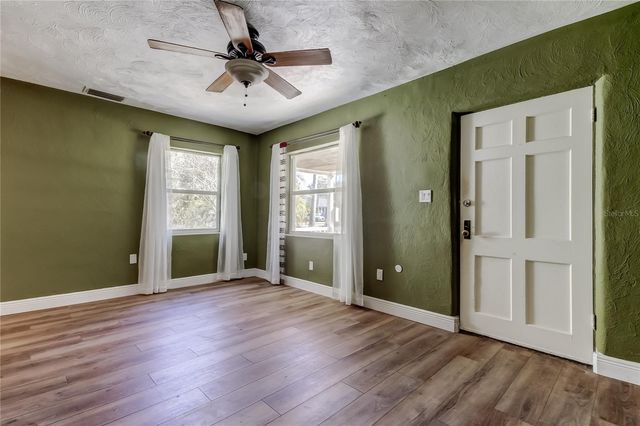 8171 37TH AVENUE N, St Petersburg, FL 33710