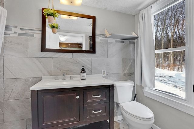 62 Cooley Ave, East Longmeadow, MA 01028