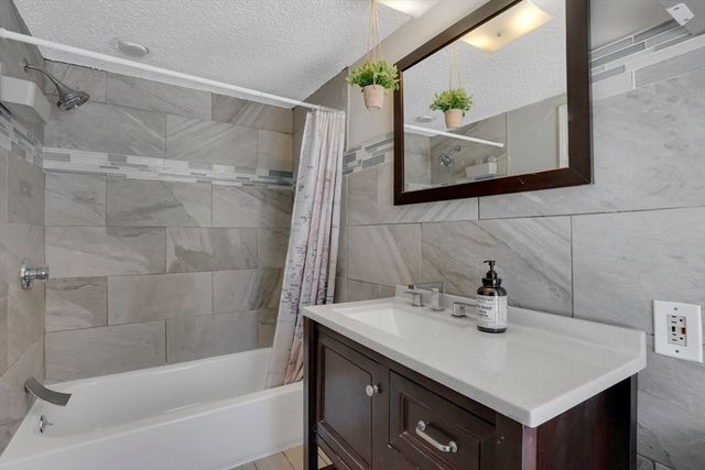 62 Cooley Ave, East Longmeadow, MA 01028