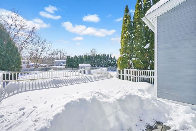 62 Cooley Ave, East Longmeadow, MA 01028