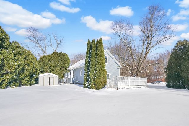 62 Cooley Ave, East Longmeadow, MA 01028