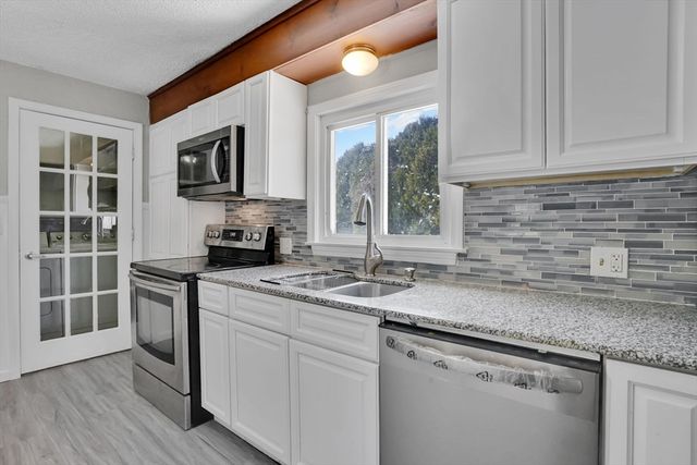 62 Cooley Ave, East Longmeadow, MA 01028