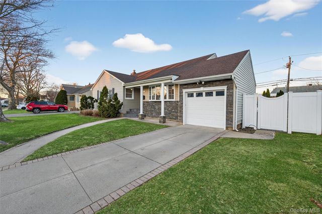 661 Garner Place, East Meadow, NY 11554