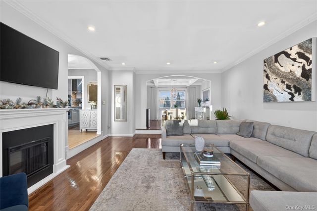 661 Garner Place, East Meadow, NY 11554