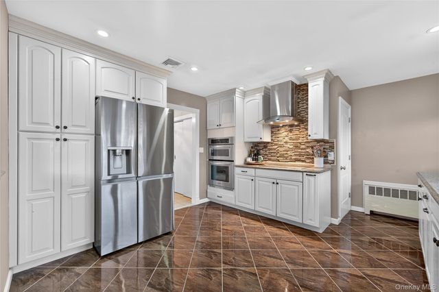 661 Garner Place, East Meadow, NY 11554