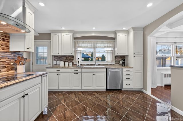 661 Garner Place, East Meadow, NY 11554